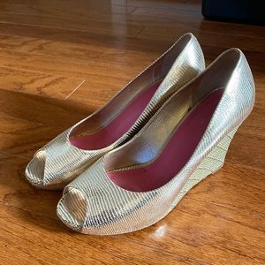 EUC Gold Lilly Pulitzer peep toe wedges